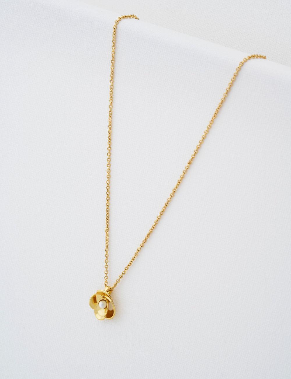 Women Ted Baker FLORA - Pearl Detail Flower Pendant Necklaces Gold | Egypt  PRKLQ-0162