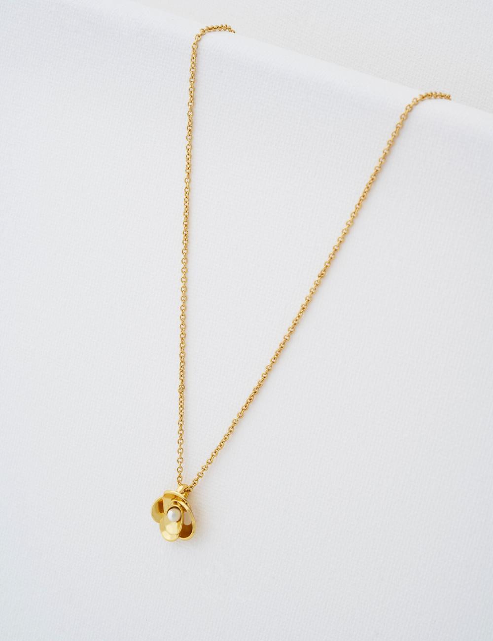 Women Ted Baker FLORA - Pearl Detail Flower Pendant Necklaces Gold | Egypt  PRKLQ-0162