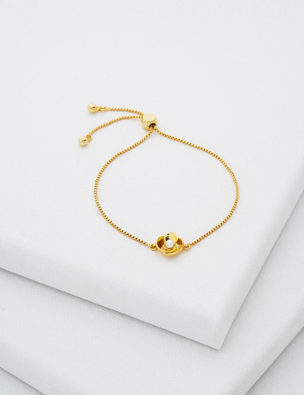 Women Ted Baker FLORIE - Pearl Flower Adjustable Chain Bracelets Gold | Egypt  UKICP-0814