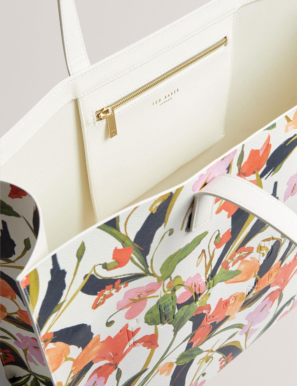 Women Ted Baker FLORISH - Floral Print PU Leather Wide Tote Bags Cream | Egypt  JTKMZ-3541