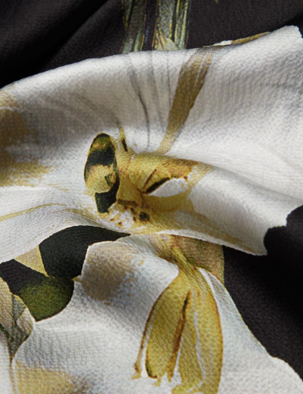 Women Ted Baker IRISSO - Floral Graphic Textured Long Silk Scarves Black | Egypt  JLZWT-2354