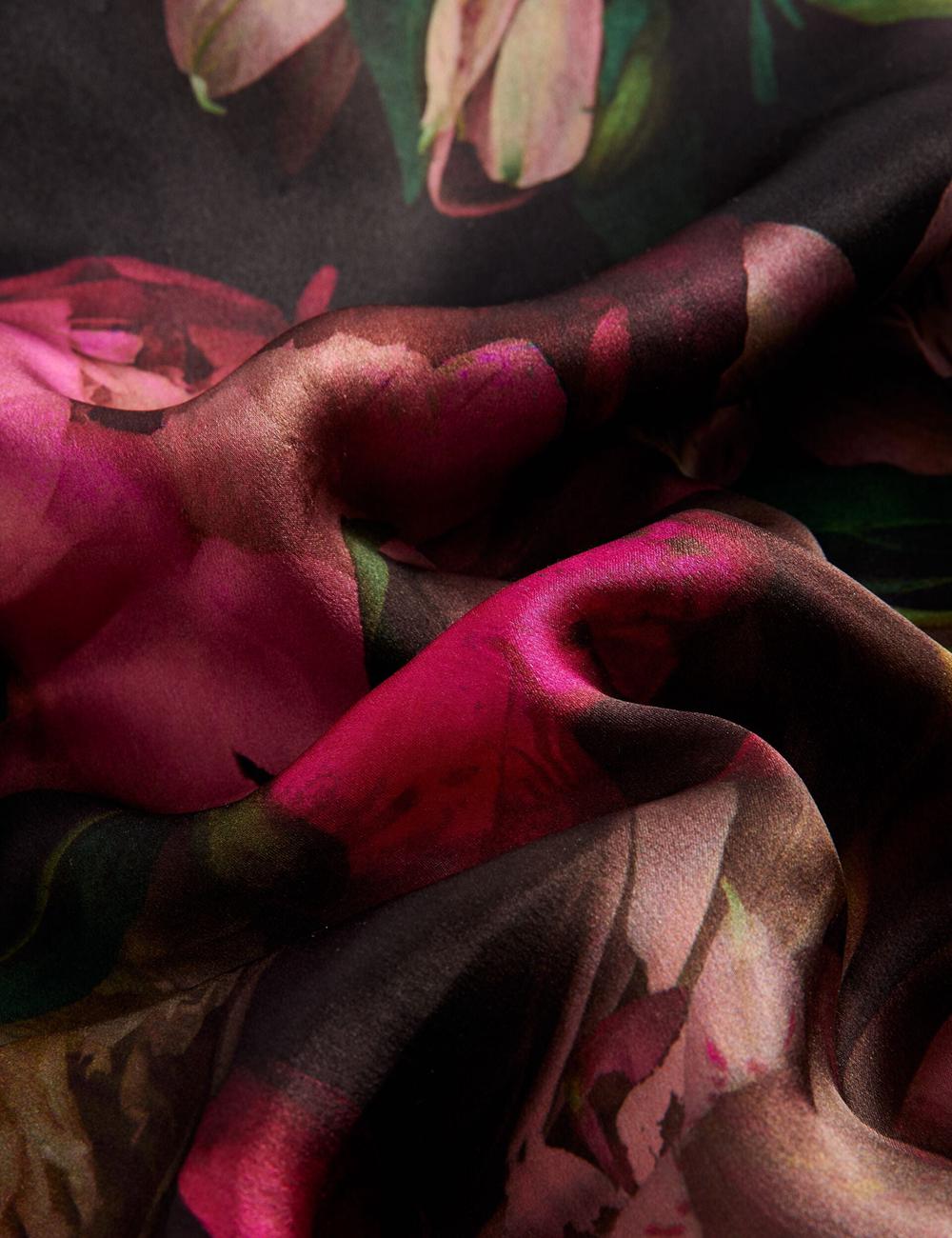 Women Ted Baker LEEEAA - Printed Silk Satin Square Scarves Black | Egypt  CSHJW-1085